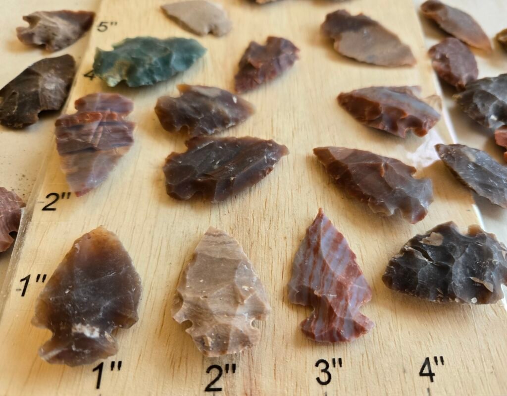Small Agate Arrow Heads (Packs of 50)