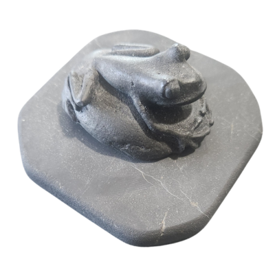Shungite Frog w/base 1.5"